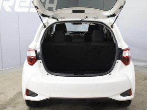 Хетчбэк Toyota Vitz 2019 года, 1310777 рублей, Омск