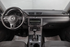 Седан Volkswagen Passat 2011 года, 949000 рублей, Челябинск