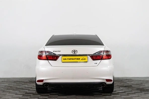 Седан Toyota Camry 2017 года, 2439000 рублей, Сургут