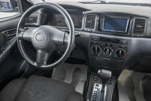 Седан Toyota Corolla 2004 года, 499000 рублей, Барнаул