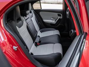 Хетчбэк Mercedes-benz A-класс 2018 года, 2199000 рублей, Краснодар