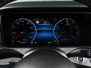 Седан Mercedes-benz E-класс 2022 года, 5945000 рублей, Красный Пахарь