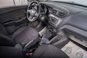 Хетчбэк Kia Rio 2012 года, 599000 рублей, Томск