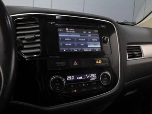 Внедорожник Mitsubishi Outlander 2015 года, 1800000 рублей, Омск