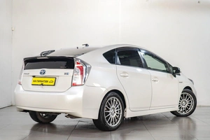 Лифтбек Toyota Prius 2015 года, 1539000 рублей, Челябинск