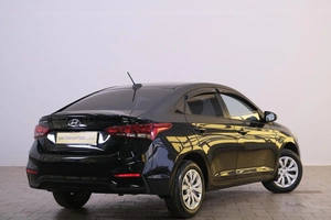 Седан Hyundai Solaris 2017 года, 1079000 рублей, Омск