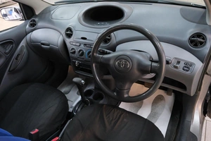 Хетчбэк Toyota Vitz 2002 года, 369000 рублей, Омск