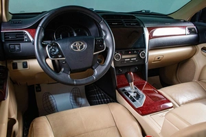 Седан Toyota Camry 2013 года, 1599000 рублей, Сургут