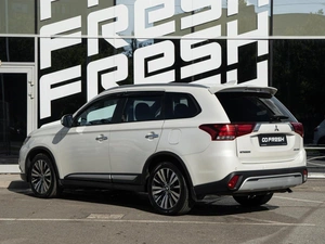 Внедорожник Mitsubishi Outlander 2018 года, 2049000 рублей, Волгоград
