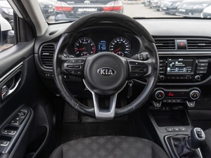 Седан Kia Rio 2017 года, 1179000 рублей, Саратов