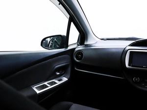 Хетчбэк Toyota Vitz 2015 года, 980000 рублей, Красноярск