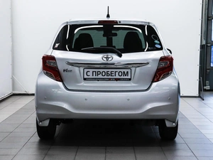 Хетчбэк Toyota Vitz 2015 года, 980000 рублей, Красноярск