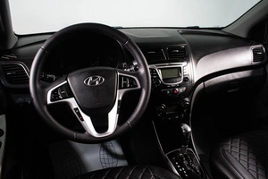 Седан Hyundai Solaris 2011 года, 829000 рублей, Сургут