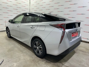 Лифтбек Toyota Prius 2016 года, 1465000 рублей, Красноярск