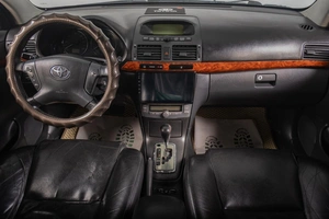 Седан Toyota Avensis 2004 года, 529000 рублей, Томск