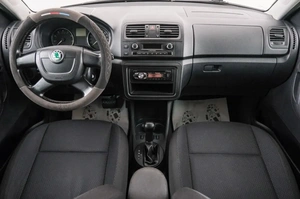 Хетчбэк Skoda Fabia 2012 года, 799000 рублей, Красноярск