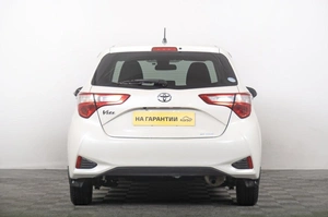 Хетчбэк Toyota Vitz 2018 года, 1019000 рублей, Томск