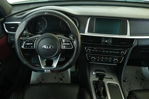 Седан Kia Optima 2018 года, 2339000 рублей, Омск