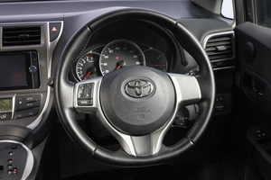 Хетчбэк Toyota Ractis 2012 года, 1249000 рублей, Новосибирск