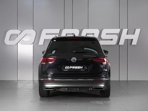 Внедорожник Volkswagen Tiguan 2017 года, 2680000 рублей, Красный Пахарь