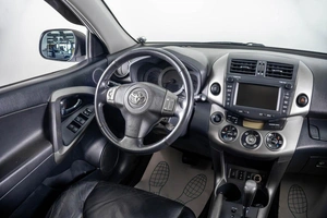 Внедорожник Toyota RAV4 2011 года, 1399000 рублей, Пермь