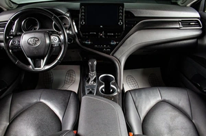 Седан Toyota Camry 2021 года, 3599000 рублей, Сургут