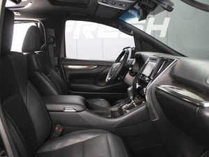 Минивэн Toyota Alphard 2019 года, 6557888 рублей, Омск