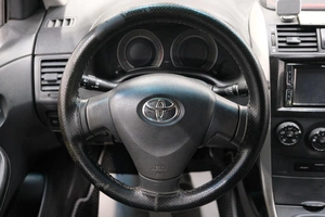 Седан Toyota Corolla 2008 года, 869000 рублей, Омск