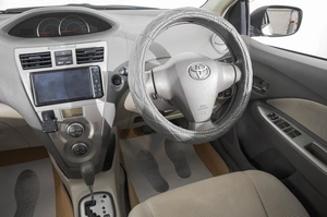 Седан Toyota Belta 2011 года, 1059000 рублей, Барнаул