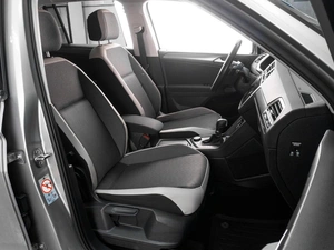 Внедорожник Volkswagen Tiguan 2018 года, 2299000 рублей, Тюмень