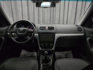 Внедорожник Skoda Yeti 2011 года, 699000 рублей, Красноярск