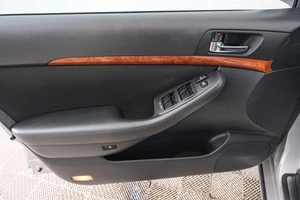 Седан Toyota Avensis 2008 года, 949000 рублей, Красноярск