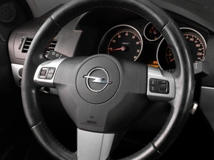 Универсал Opel Astra 2010 года, 589000 рублей, Тюмень