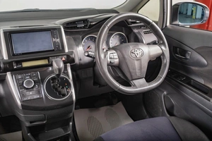 Минивэн Toyota Wish 2012 года, 1369000 рублей, Томск