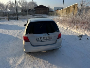 Хетчбэк Honda Fit 2006 года, 525000 рублей, Красноярск