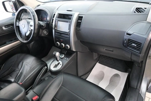 Внедорожник Nissan X-Trail 2013 года, 1319000 рублей, Омск