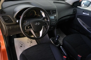 Хетчбэк Hyundai Solaris 2015 года, 989000 рублей, Омск
