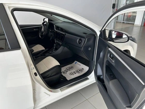 Седан Toyota Corolla 2018 года, 1885000 рублей, Смоленск