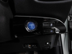 Лифтбек Toyota Prius 2019 года, 1699000 рублей, Воронеж