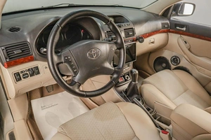 Седан Toyota Avensis 2003 года, 769000 рублей, Челябинск