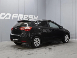 Хетчбэк Kia Rio 2012 года, 840000 рублей, Омск