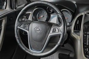 Хетчбэк Opel Astra 2013 года, 969000 рублей, Тюмень