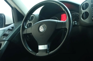 Внедорожник Volkswagen Tiguan 2009 года, 989000 рублей, Омск