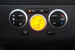 Хетчбэк Nissan Tiida 2011 года, 929000 рублей, Омск