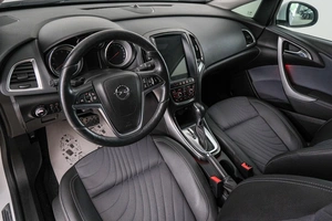 Седан Opel Astra 2014 года, 999000 рублей, Красноярск