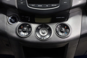 Внедорожник Toyota RAV4 2010 года, 1499000 рублей, Новосибирск