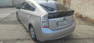 Лифтбек Toyota Prius 2011 года, 1050000 рублей, Канск
