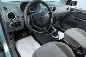 Хетчбэк Ford Fusion 2003 года, 369000 рублей, Челябинск