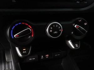 Седан Kia Rio 2019 года, 1270000 рублей, Красный Пахарь