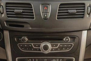 Седан Renault Latitude 2013 года, 779000 рублей, Челябинск
